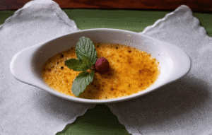 Nachtisch (Crème brûlée) im Restaurant Wulfsmühle